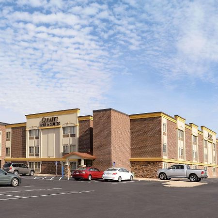 Quality Inn & Suites Ames Conference Center Near Isu Campus Εξωτερικό φωτογραφία