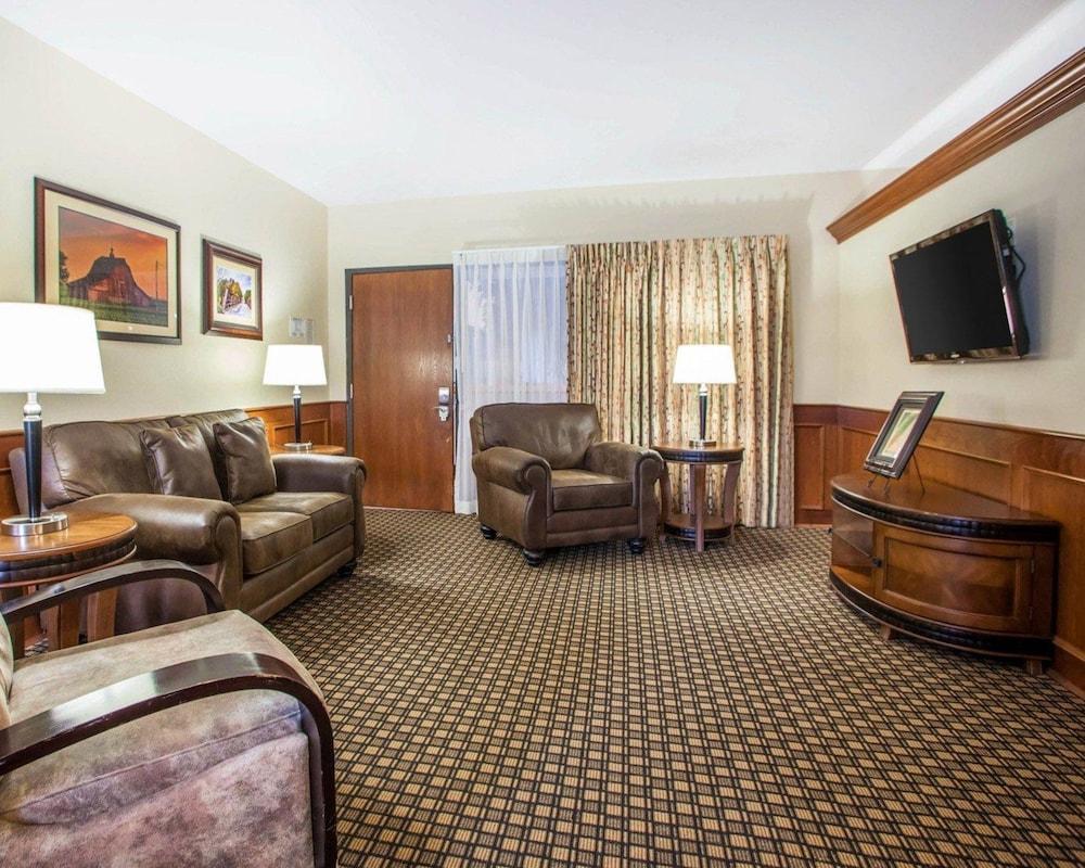 Quality Inn & Suites Ames Conference Center Near Isu Campus Εξωτερικό φωτογραφία