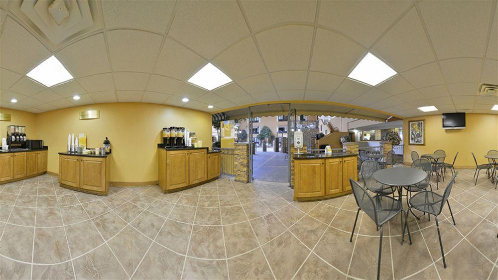Quality Inn & Suites Ames Conference Center Near Isu Campus Εξωτερικό φωτογραφία