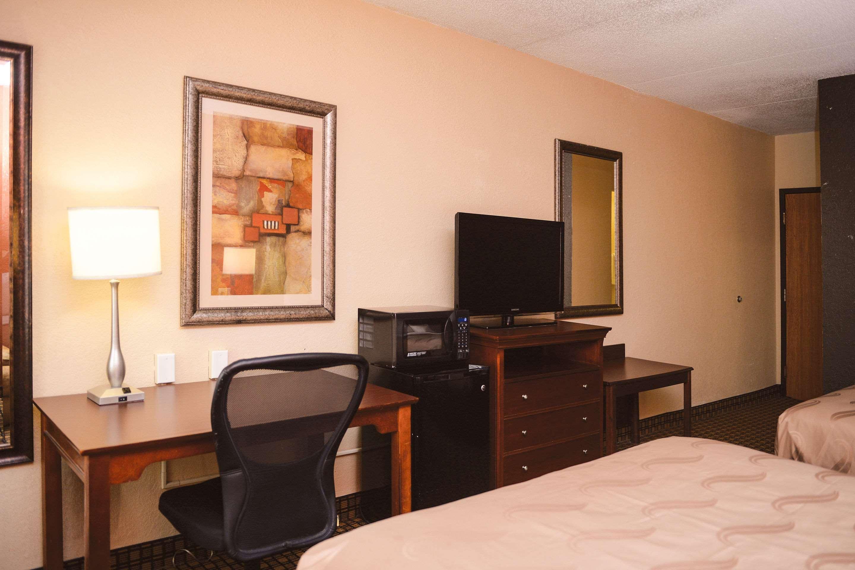 Quality Inn & Suites Ames Conference Center Near Isu Campus Εξωτερικό φωτογραφία