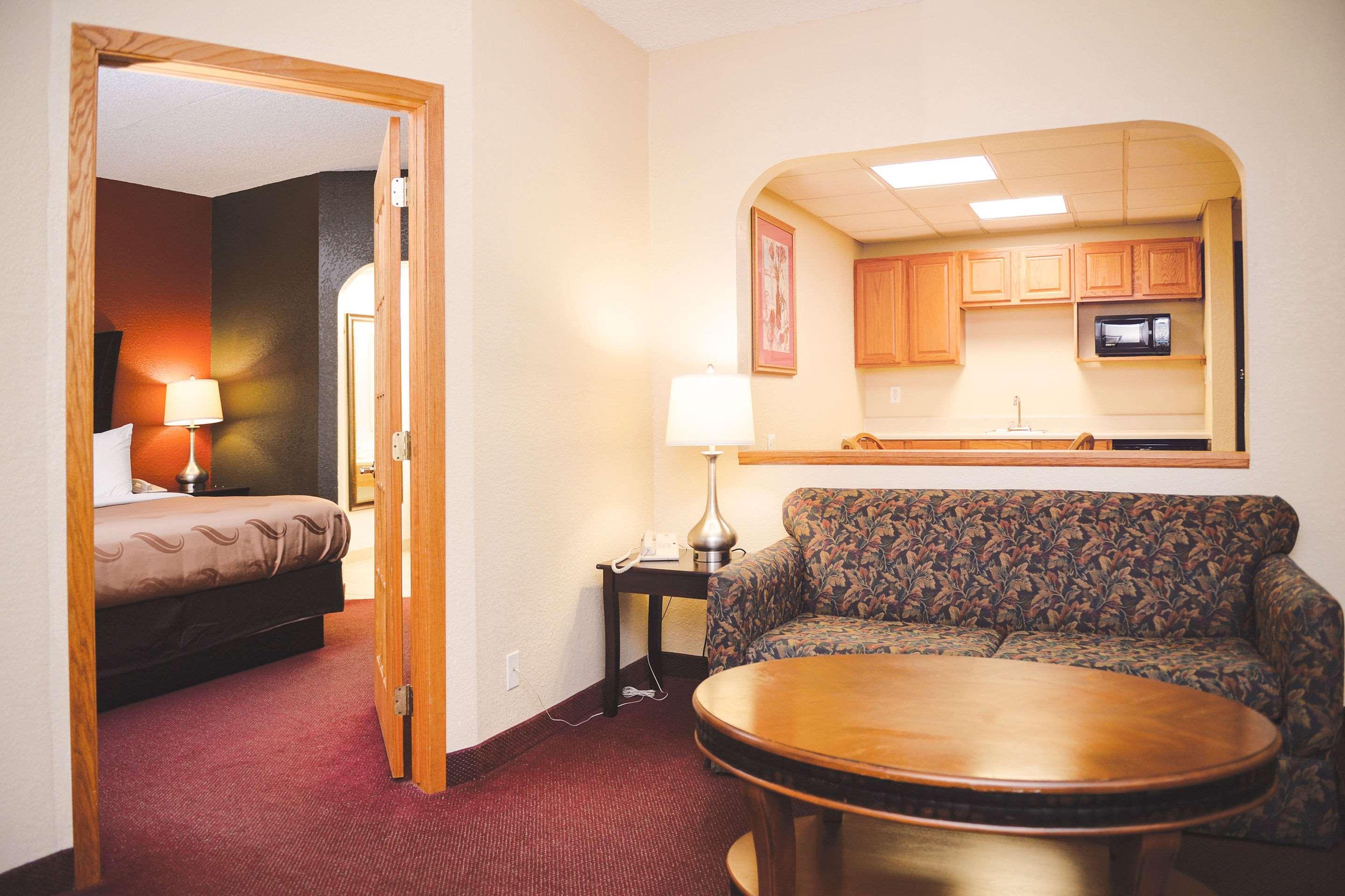 Quality Inn & Suites Ames Conference Center Near Isu Campus Εξωτερικό φωτογραφία