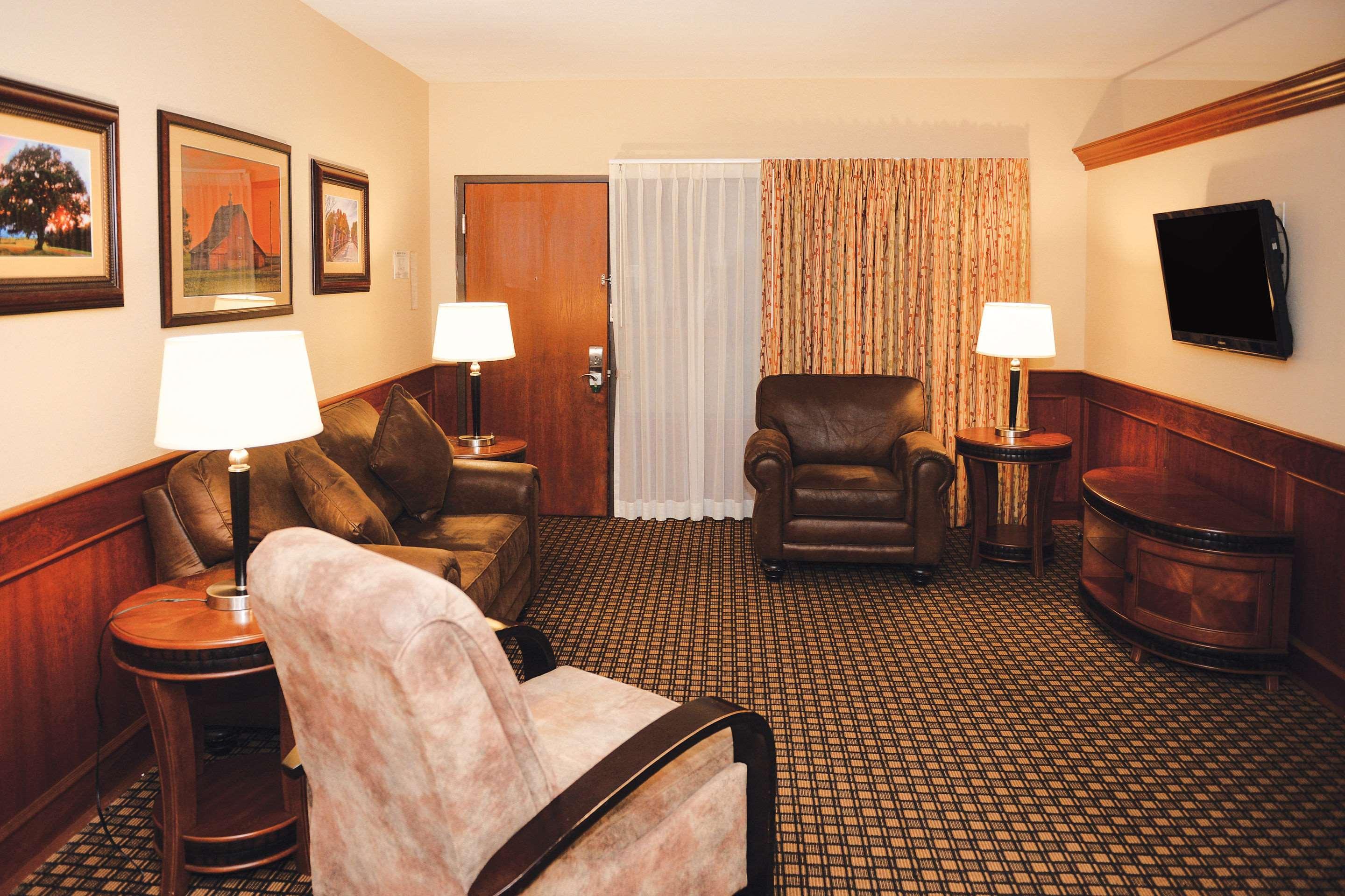 Quality Inn & Suites Ames Conference Center Near Isu Campus Εξωτερικό φωτογραφία