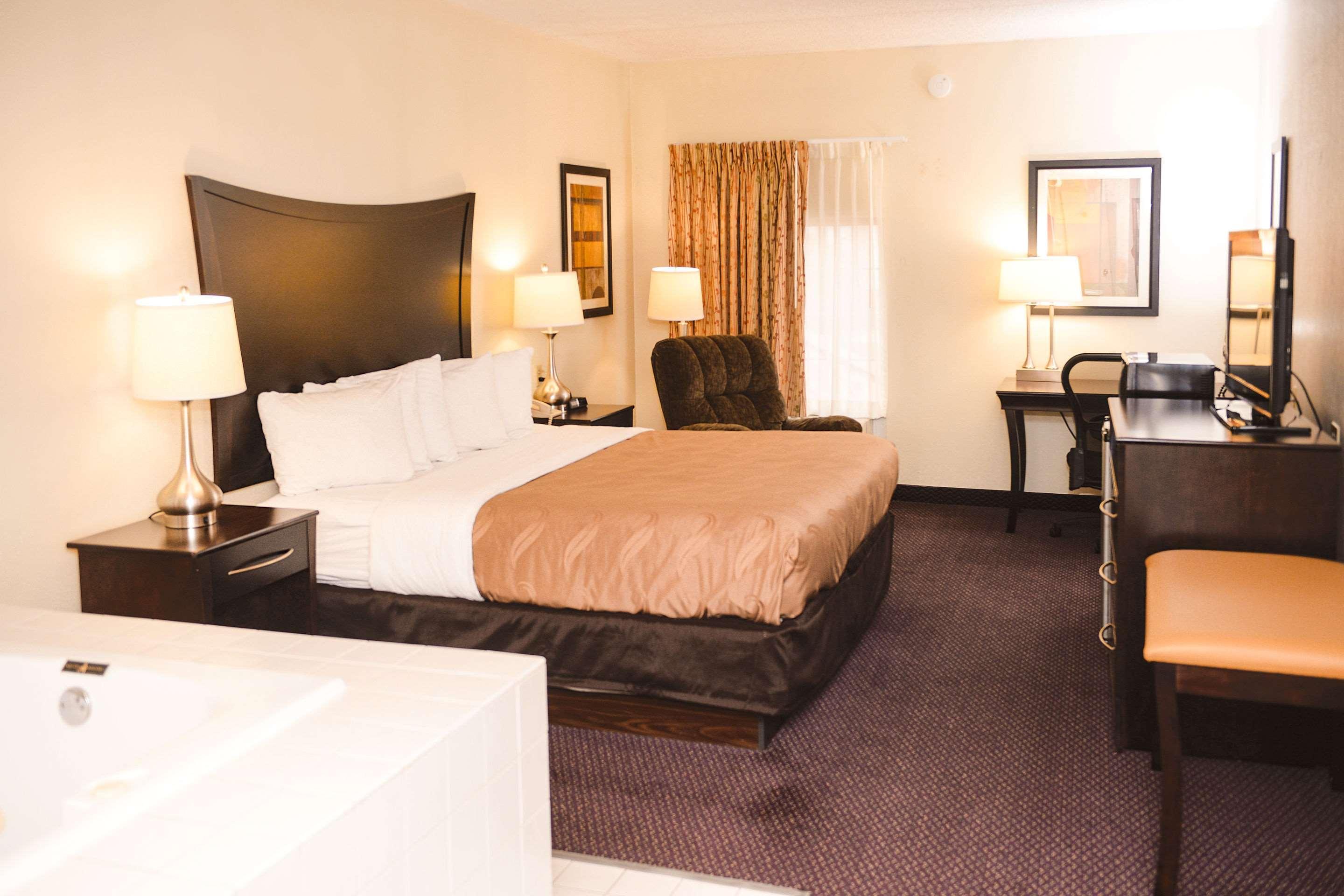 Quality Inn & Suites Ames Conference Center Near Isu Campus Εξωτερικό φωτογραφία