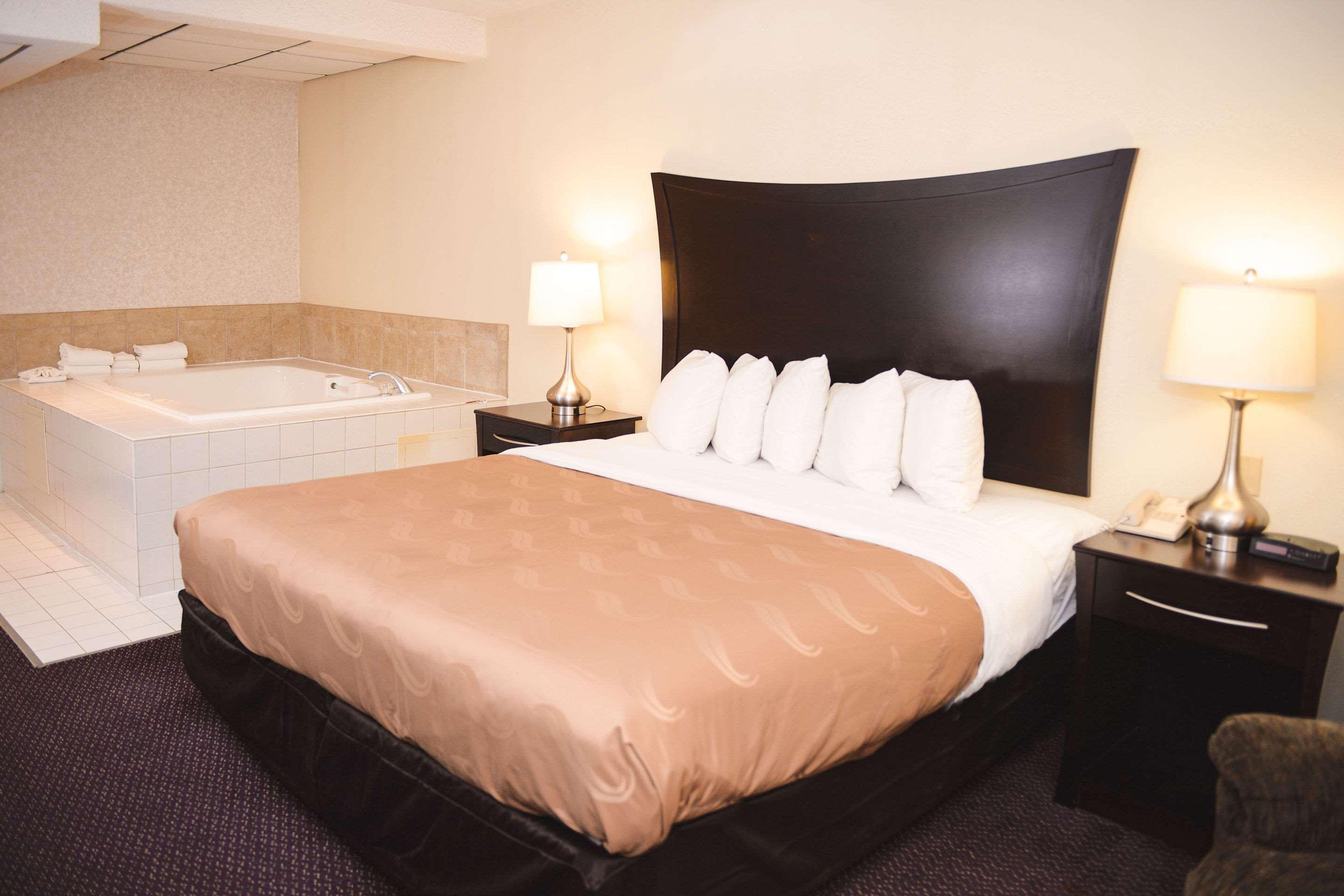 Quality Inn & Suites Ames Conference Center Near Isu Campus Εξωτερικό φωτογραφία