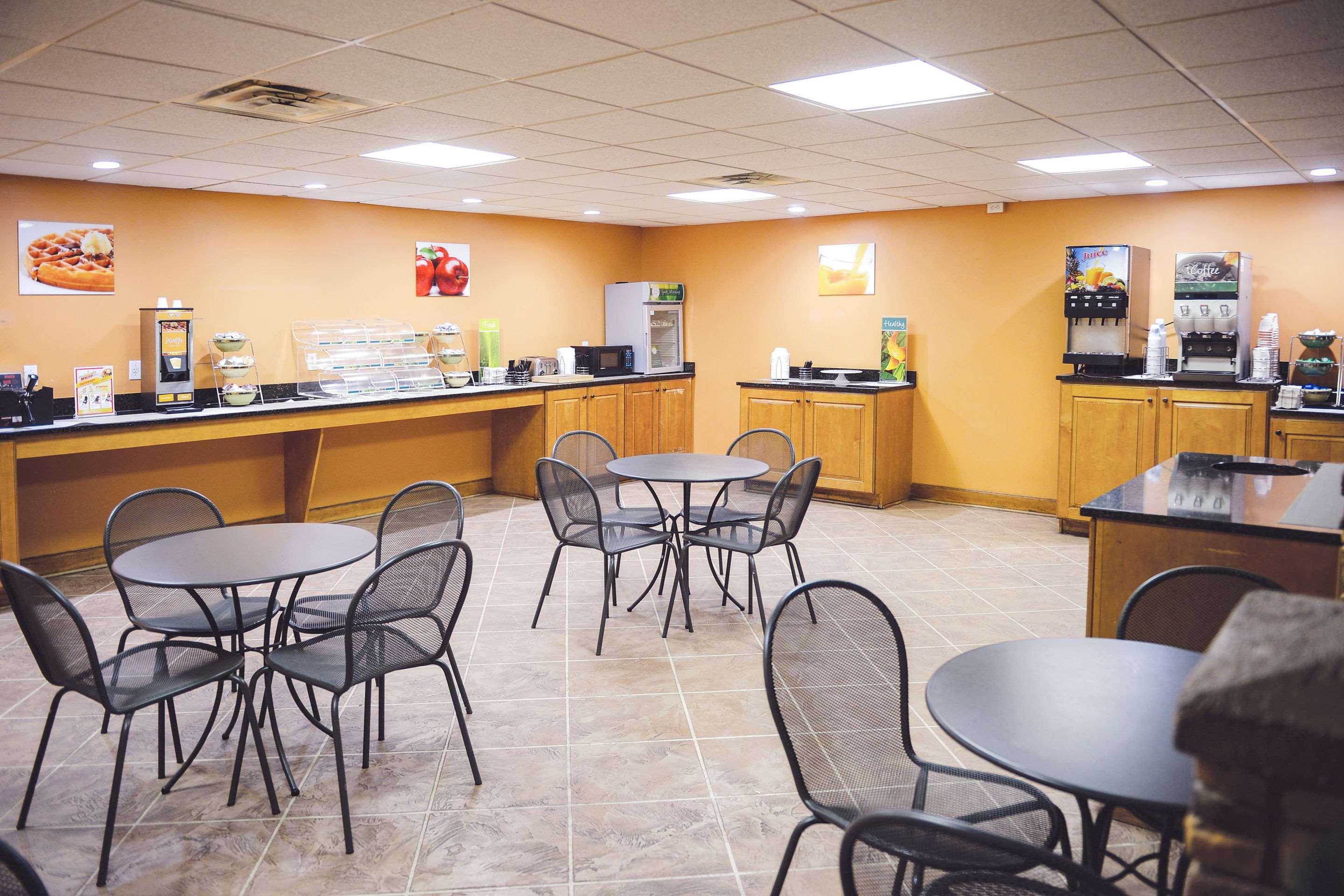 Quality Inn & Suites Ames Conference Center Near Isu Campus Εξωτερικό φωτογραφία