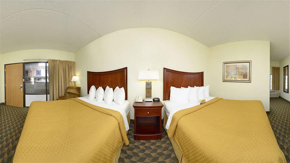 Quality Inn & Suites Ames Conference Center Near Isu Campus Εξωτερικό φωτογραφία
