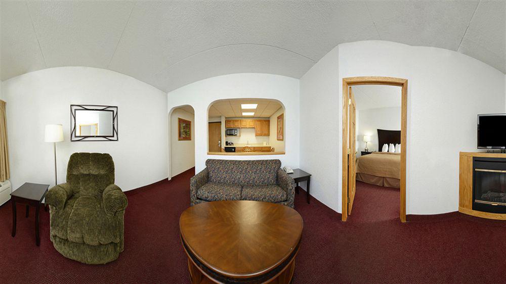 Quality Inn & Suites Ames Conference Center Near Isu Campus Εξωτερικό φωτογραφία